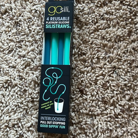 BNWT reusable silicone antimicrobial fun straws, cleaning brush & carry case set - Picture 7 of 9